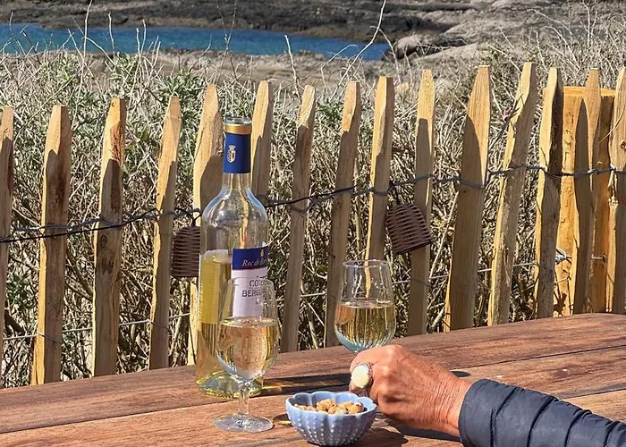 Holiday home Maison Sur La , Pour Vivre Des Iodees 