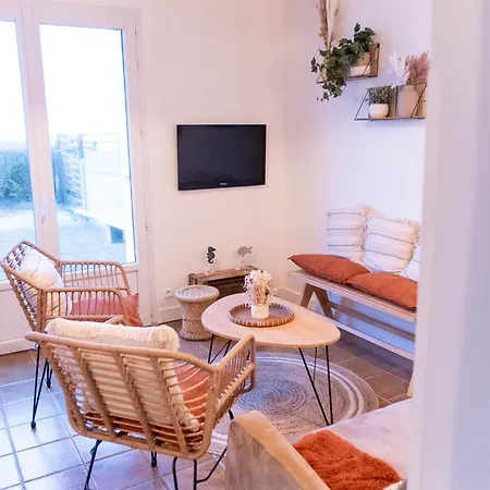 Holiday home Maison Sur La , Pour Vivre Des Iodees 